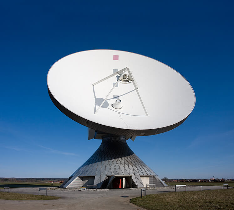 Dish antenna